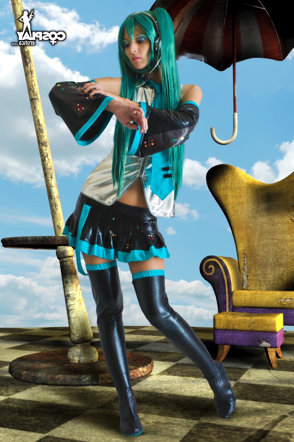 16P Vocaloid Cosplay