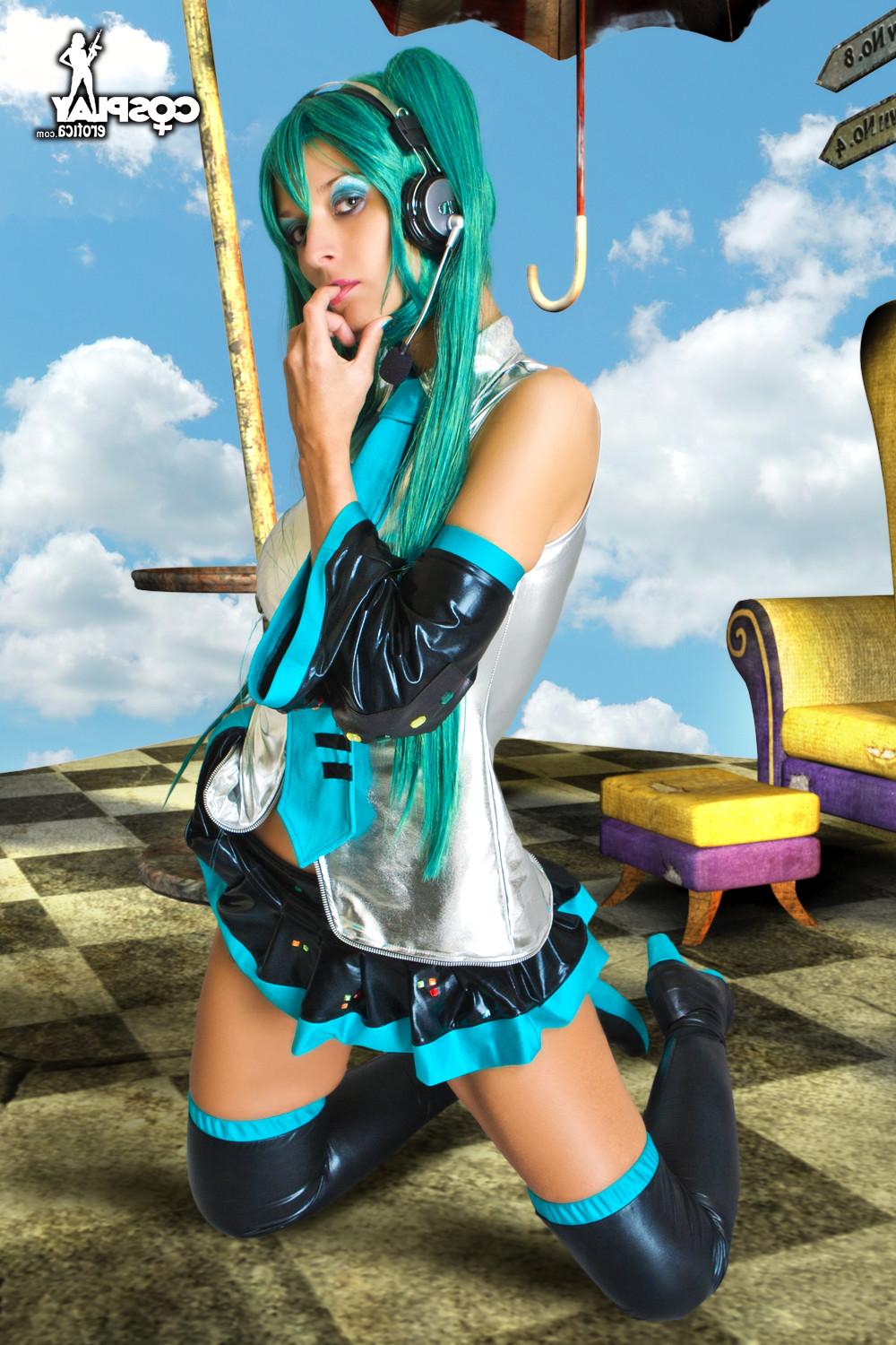 16P Vocaloid Cosplay