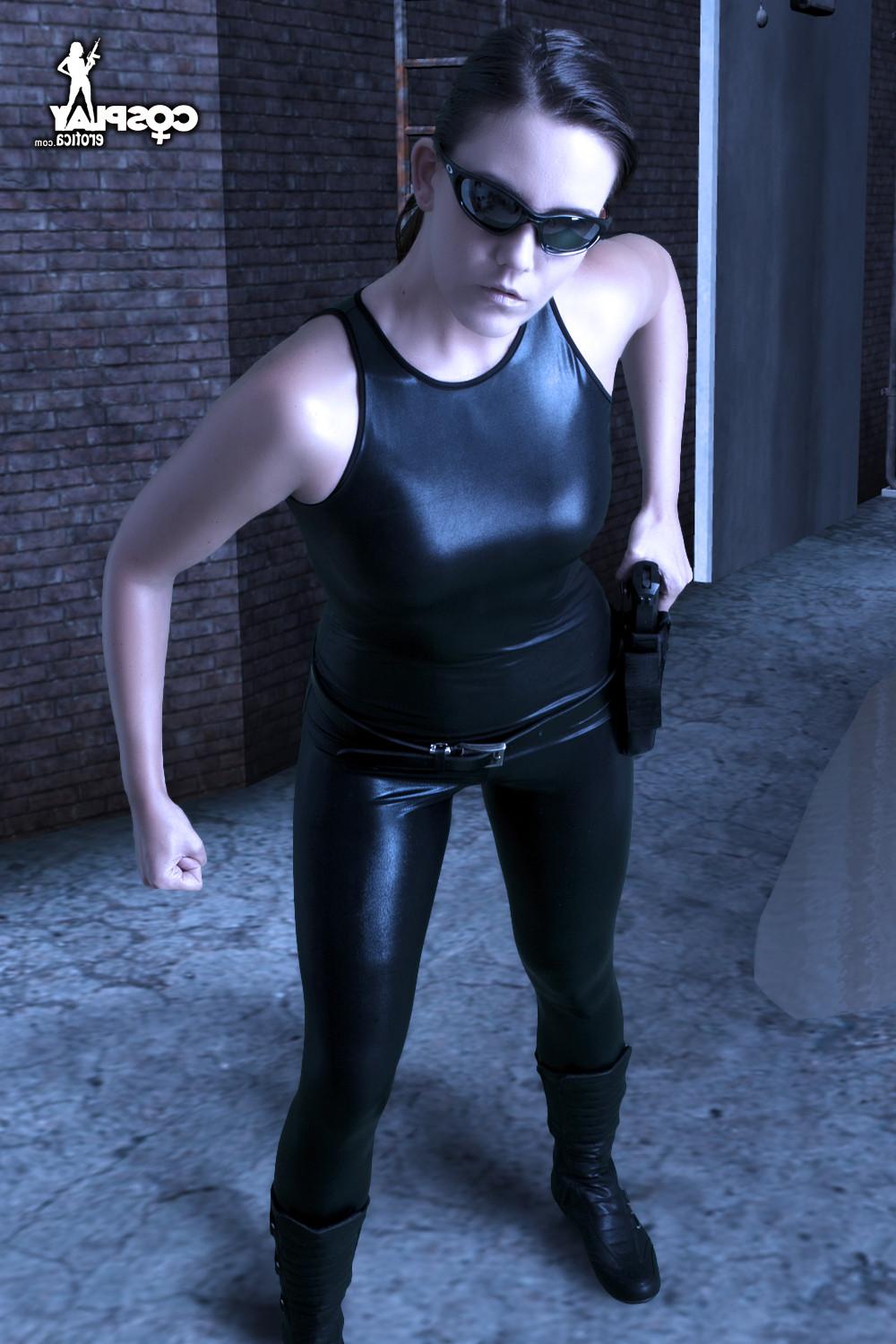 16P The Matrix Cosplay