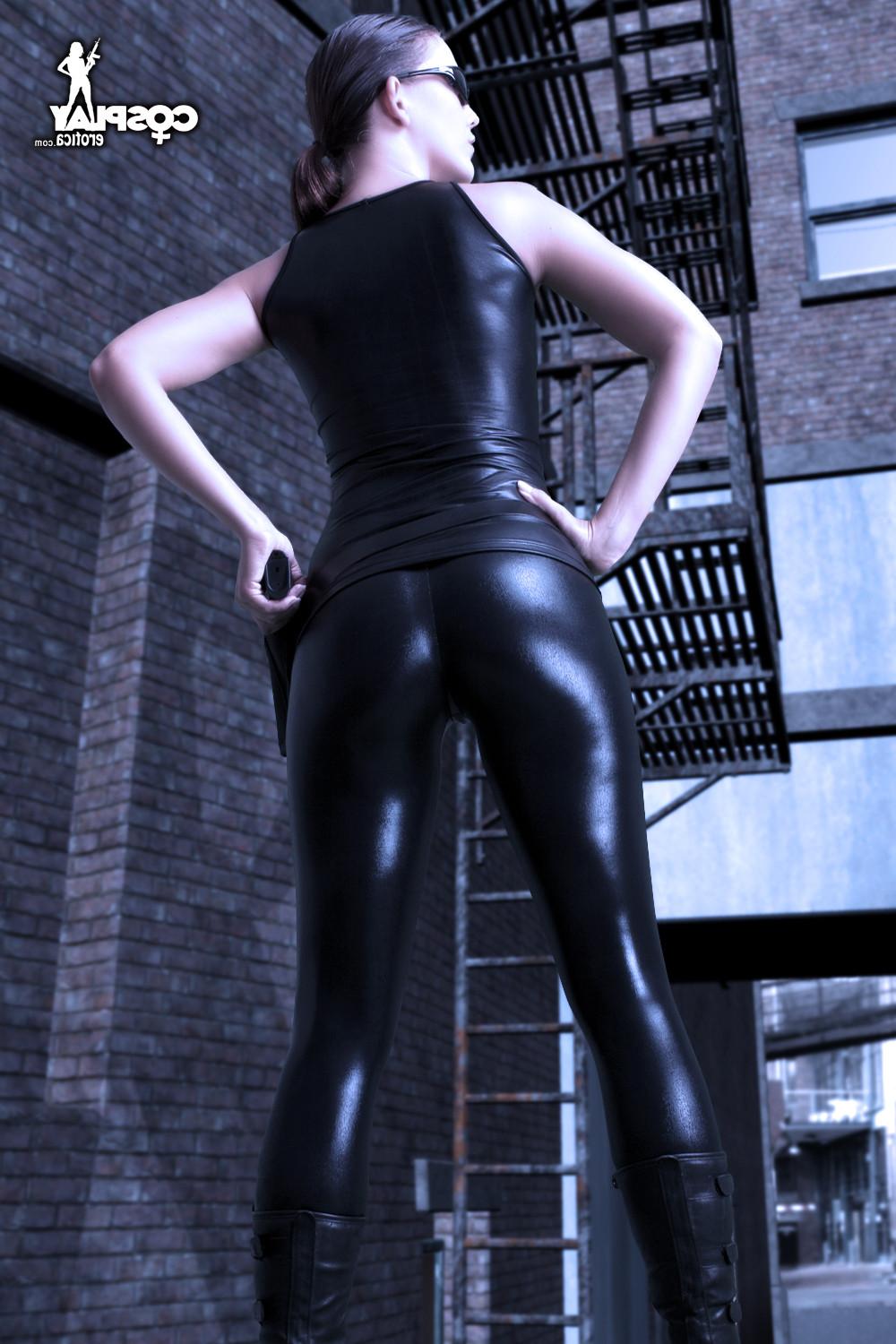 16P The Matrix Cosplay