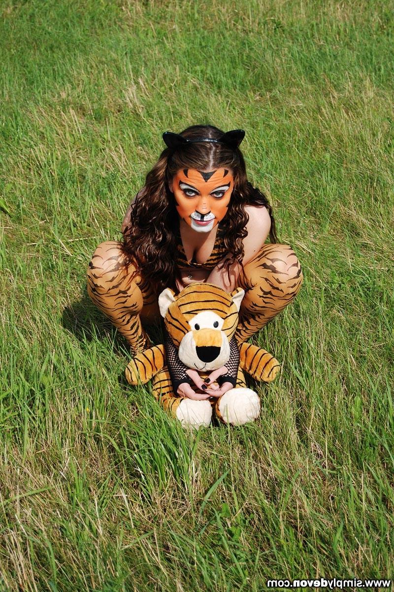 16P Beautiful teen girl cosplay
