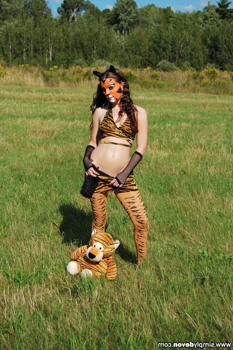 16P Beautiful teen girl cosplay