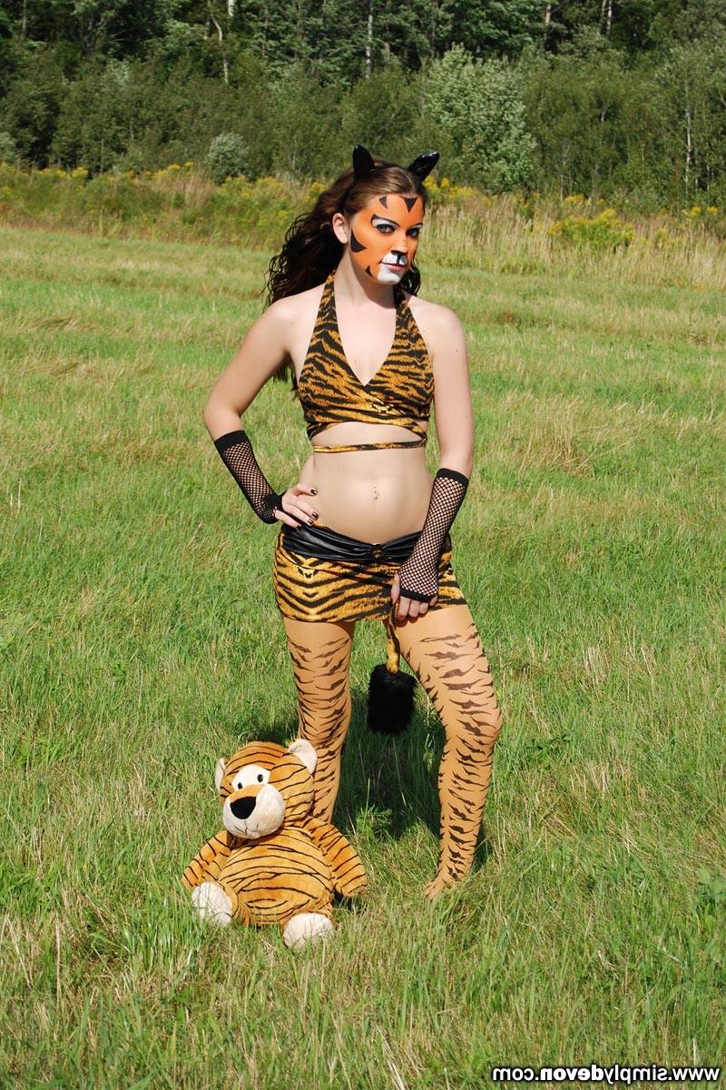 16P Beautiful teen girl cosplay