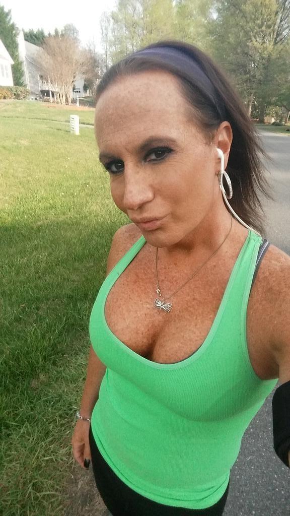 14P Freckled shemale outdoors