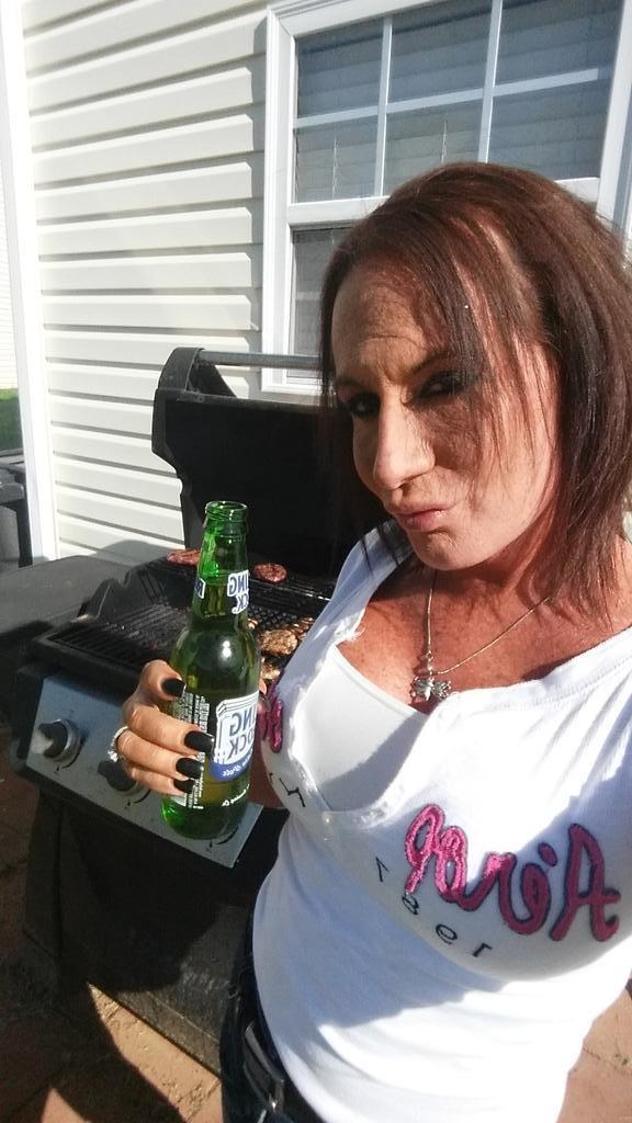 14P Freckled shemale outdoors