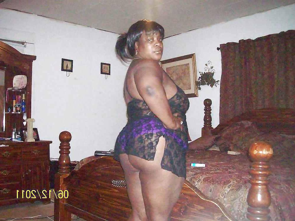 8P Very Thick Ebony mom 
