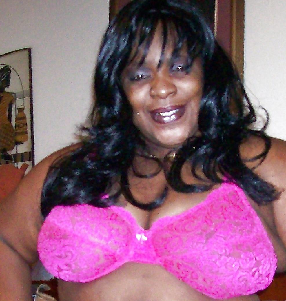 8P Very Thick Ebony mom 