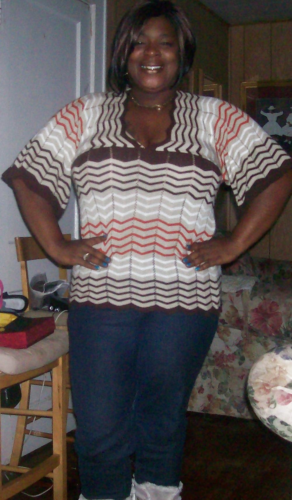 8P Very Thick Ebony mom 