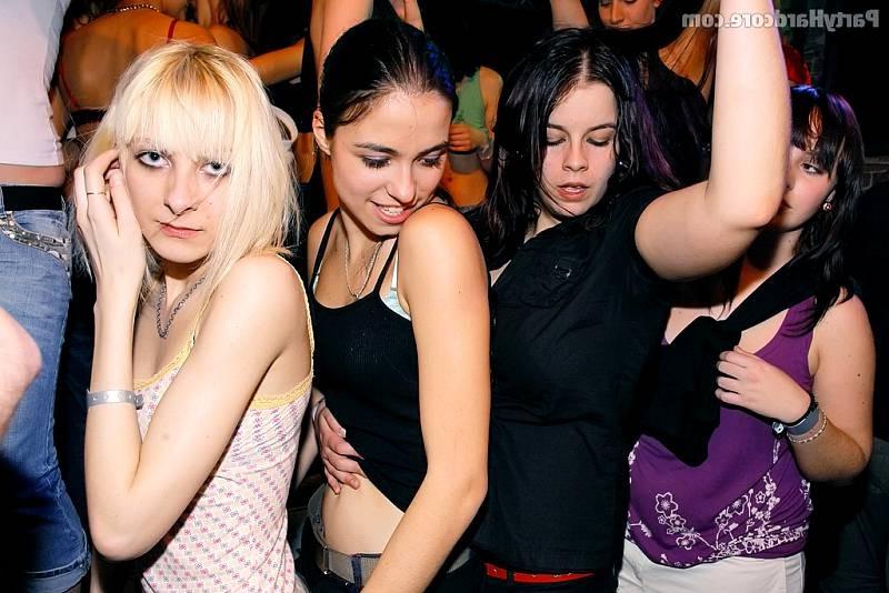 18P Amateur chicks let the magic happen