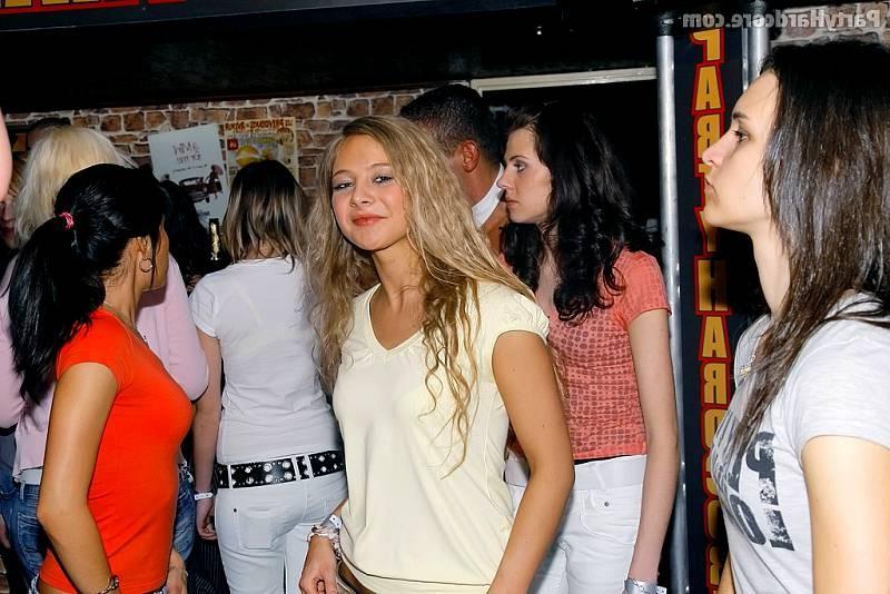 18P Amateur chicks let the magic happen