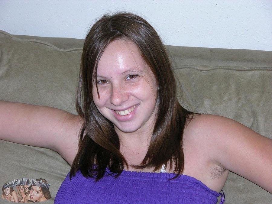 14P Pregnant amateur housewife nude in living room and bedroom