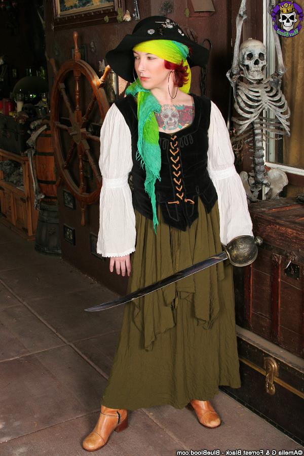 15P Swashbuckling Tattooed Pirate Babe Zelda