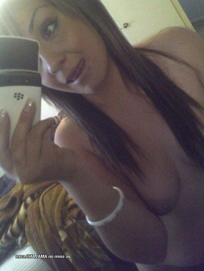 10P Hot chubby girlfriend camwhoring inside her bedroom