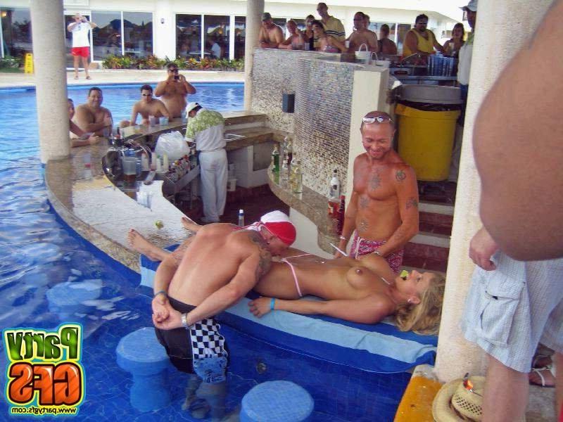 15P Really drunk amateur girlfriends exposed