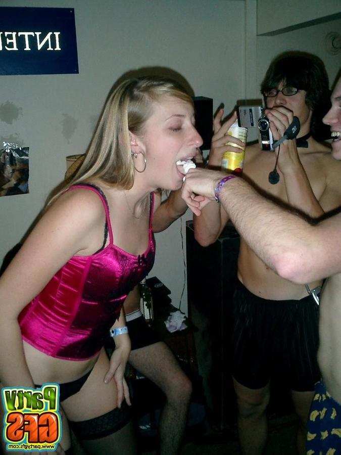 15P Really drunk amateur girlfriends exposed