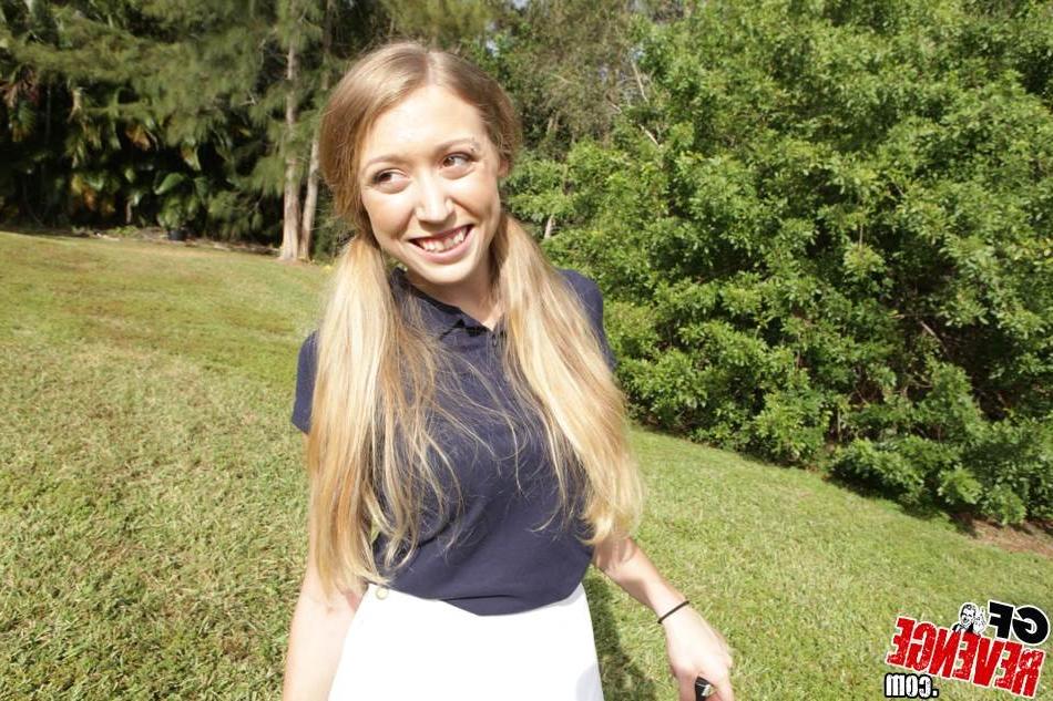 12P Tiny sexy teen getting her sex pleasure outdoor