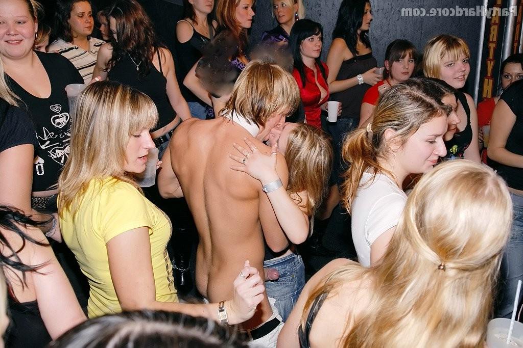 15P Hot drunk teenage girls sucking the big cocks of strangers