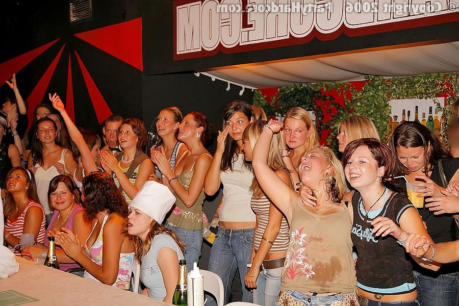 11P Strippers messing around with drunk ladies