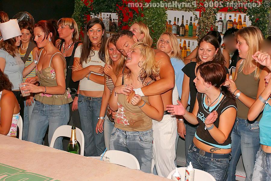 11P Strippers messing around with drunk ladies