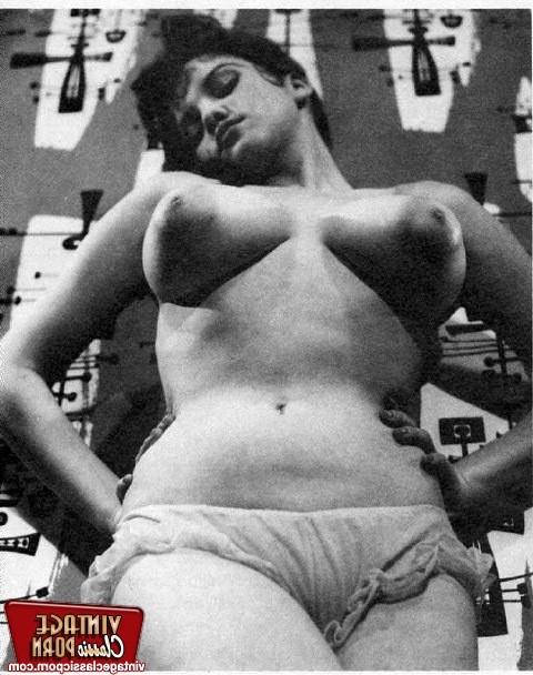 12P Big breasted vintage girls showing their sensual curves