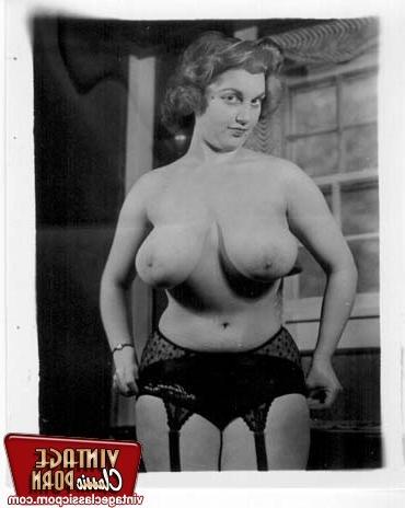 12P Big breasted vintage girls showing their sensual curves