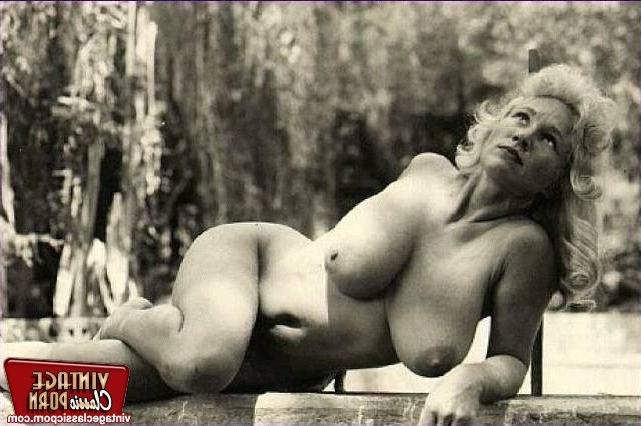 12P Big breasted vintage girls showing their sensual curves