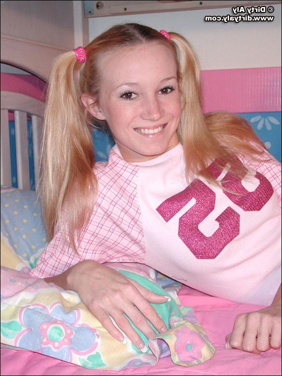 16P Dirty Aly shows off her bald pussy