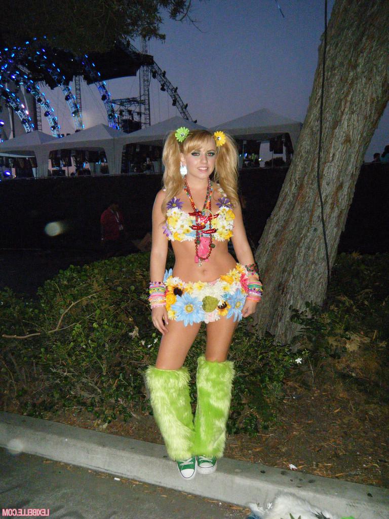 15P Lexi Belle collected these photos while partying in costume