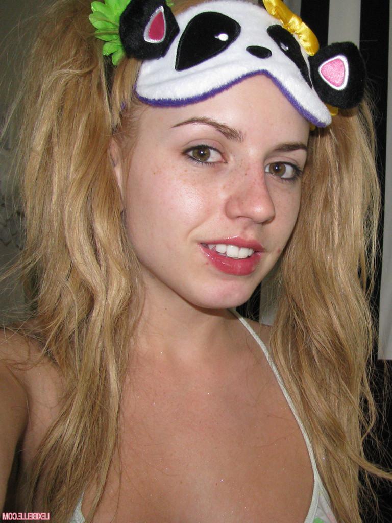 15P Lexi Belle collected these photos while partying in costume