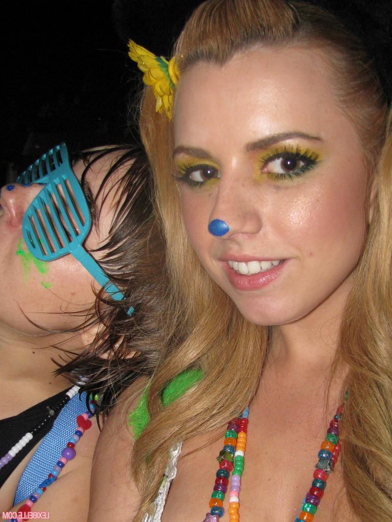 15P Lexi Belle collected these photos while partying in costume