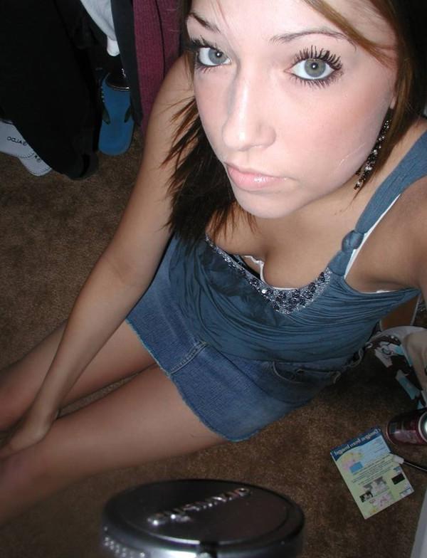 16P Pretty GF shows off her gorgeous naked body
