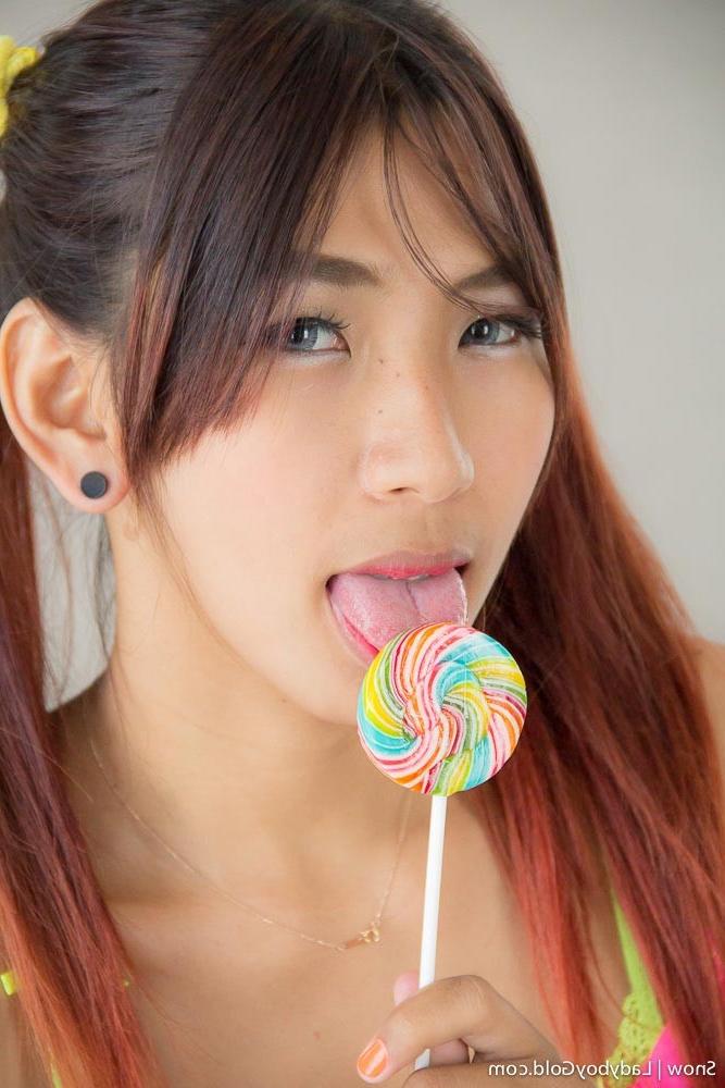 15P Ladyboy sucking a lollipop and a cock