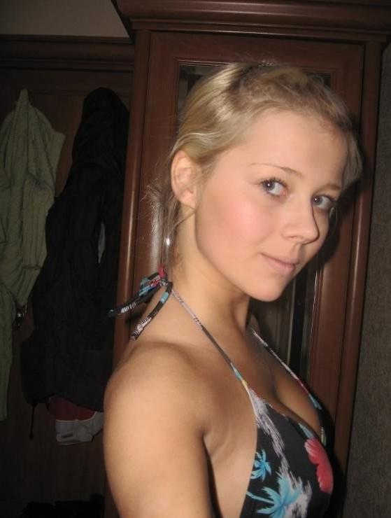 16P Hot closeup pictures of wet amateur snatch