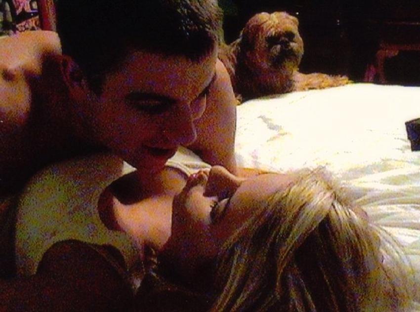 16P Pictures of an amateur hottie naked on her bed