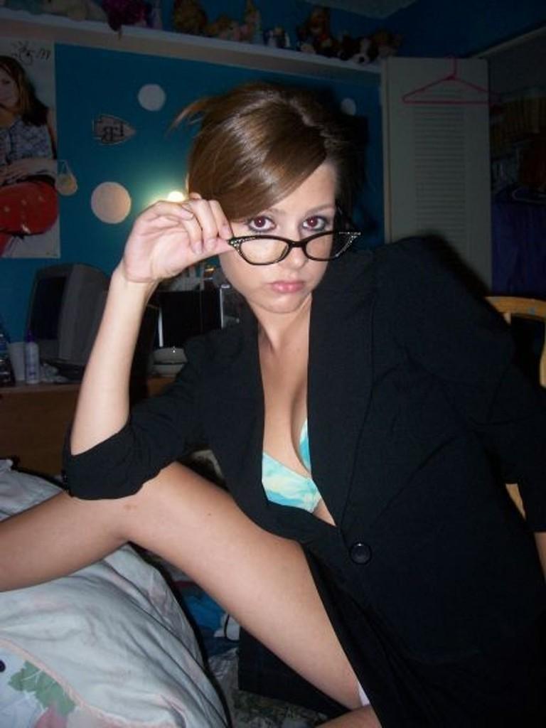 16P Self-shooting hotties looking delicious