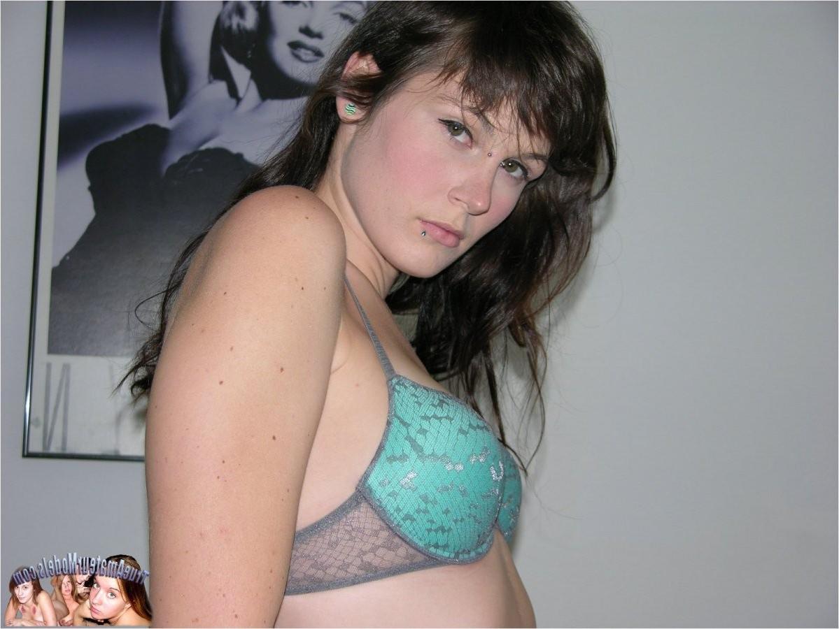 22P Dirty Florida Amateurs spreads pink pussies and tight assholes