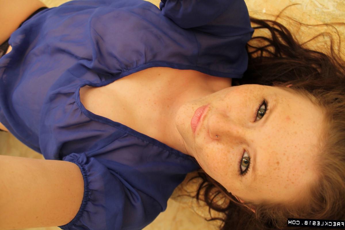 12P Amateur freckled teen mirror selfshots