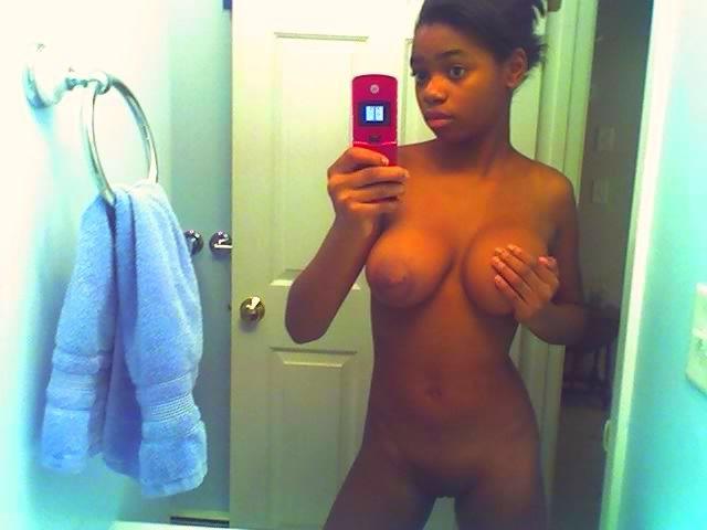 16P Hot photos of sexy brunette amateurs