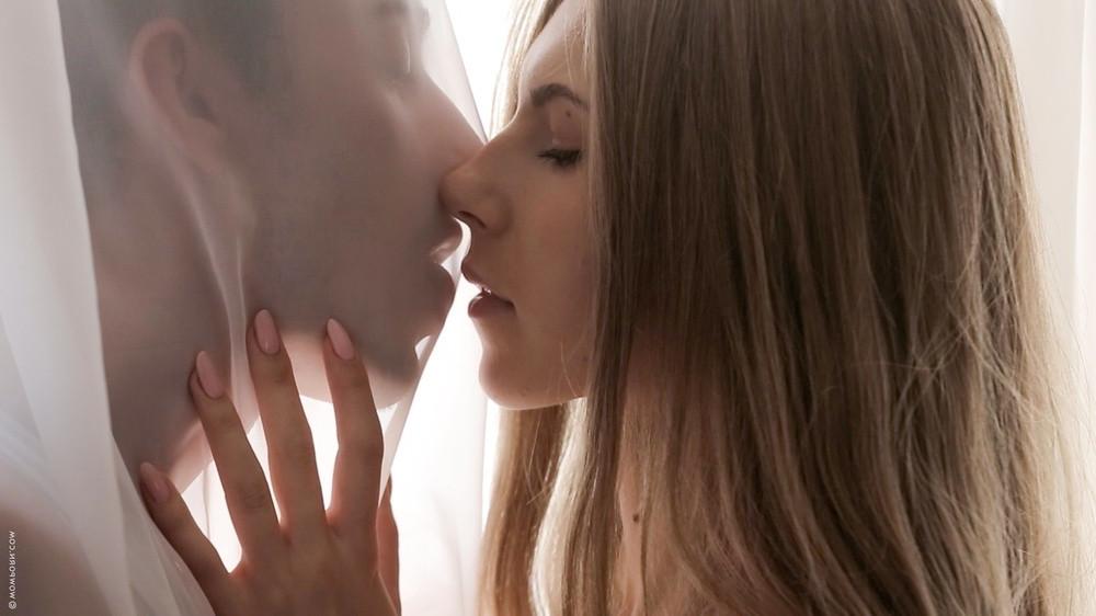 15P Sexy natural girlfriend drilled in bed