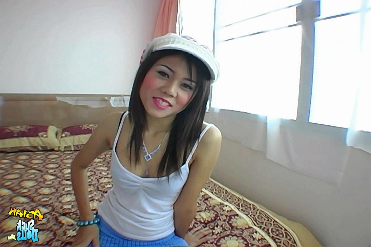 15P Thai teeny bopper Pim sucking a load of cum