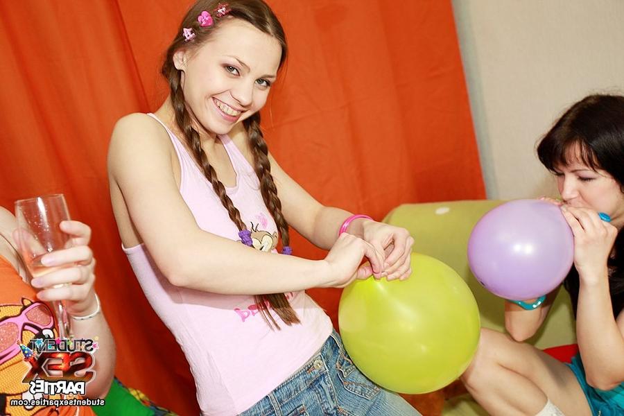 8P Alcohol and sex games at college partie