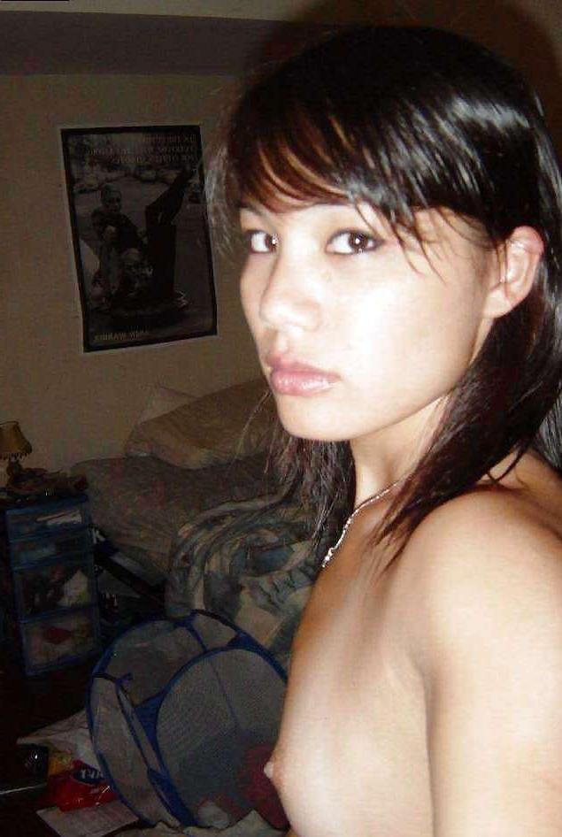 7P Jeed sexsy teen on the bed