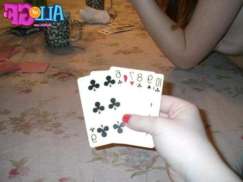 12P Drunk girlfriends playing cards