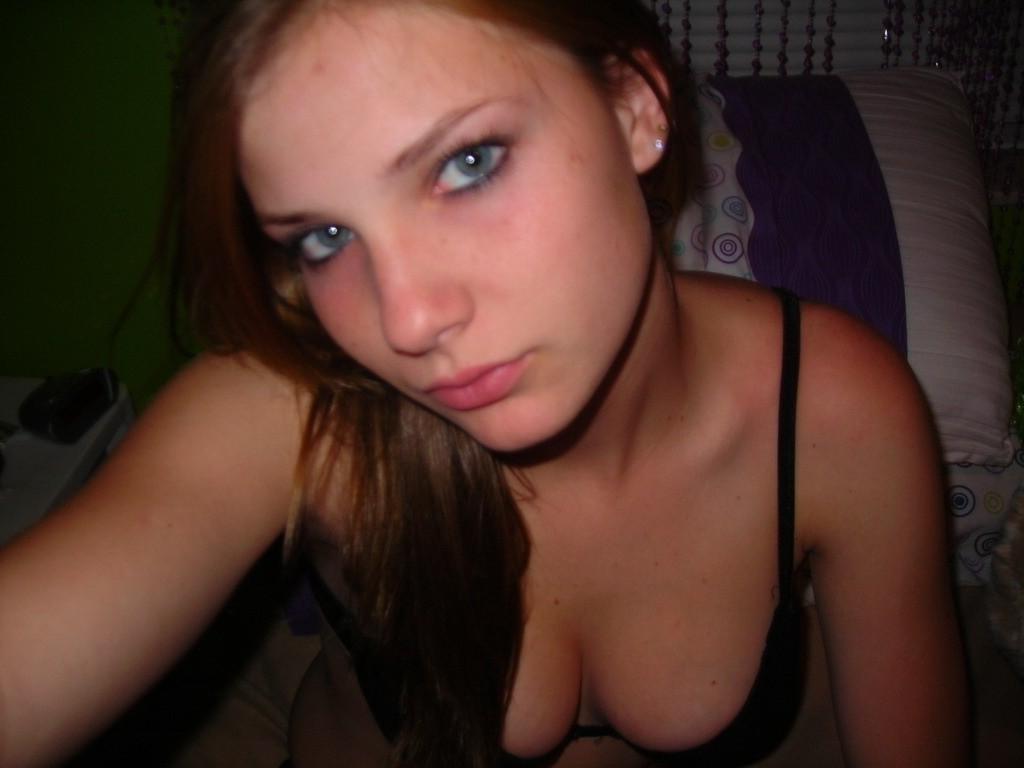 16P Hot closeup pictures of wet amateur snatch
