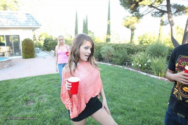 10P College backyard party turns in to lesbian sex party