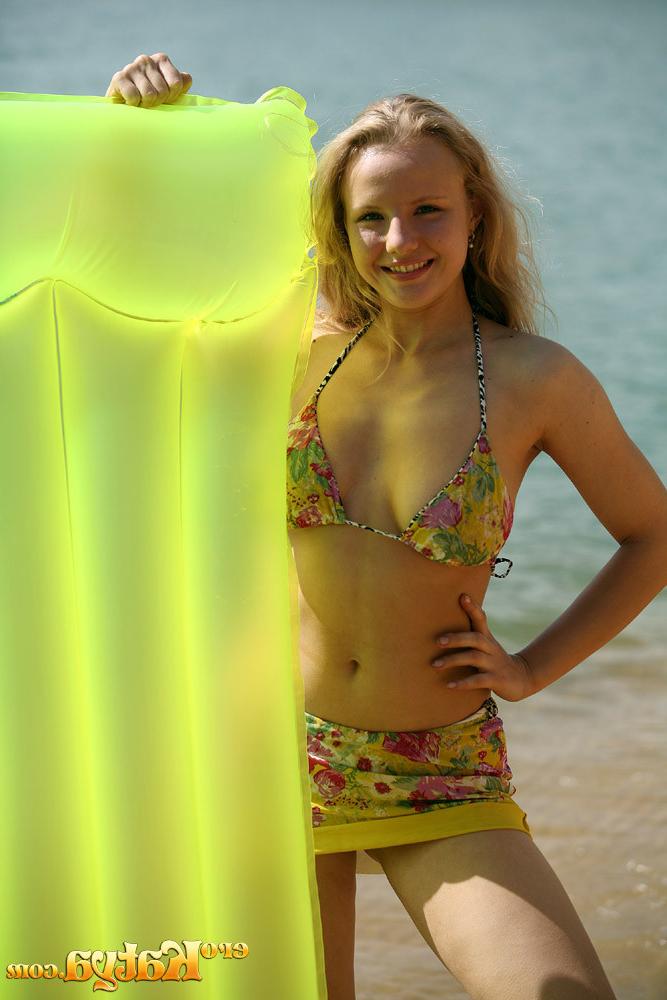 18P Hot Katya in swimsuite posing on the beach