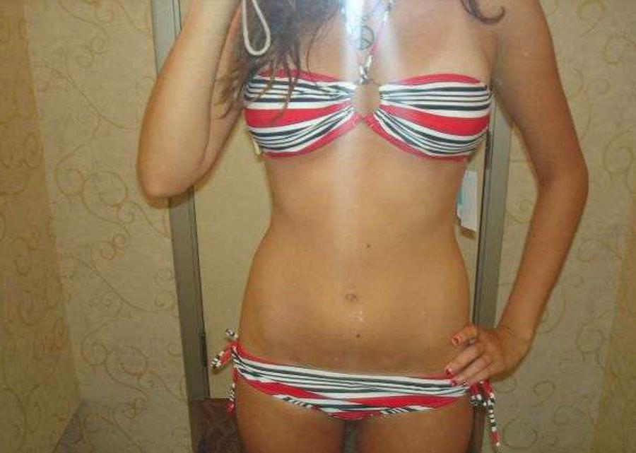 16P Hot chick in two-piece suits