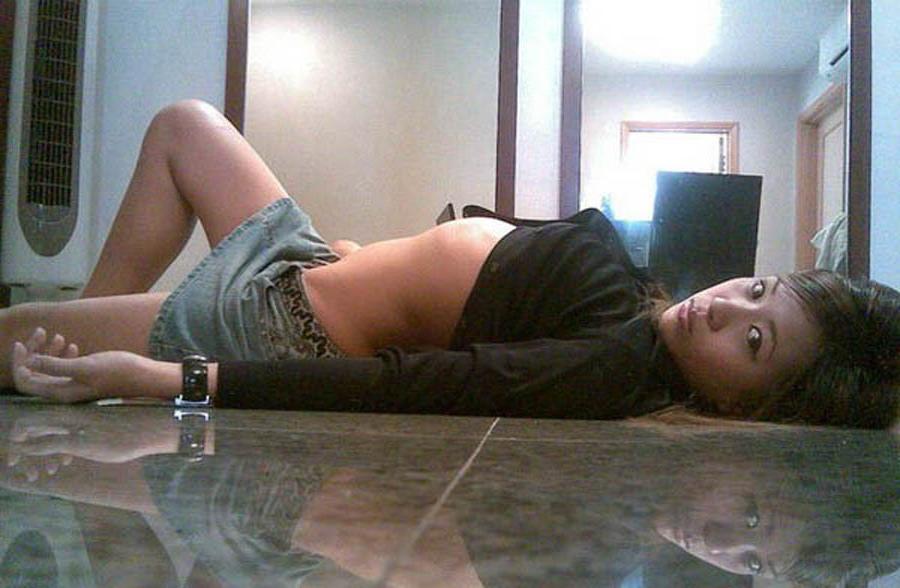 10P Pictures of an amateur oriental sex kitten