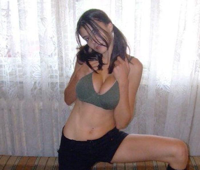 16P Betty naked self pics