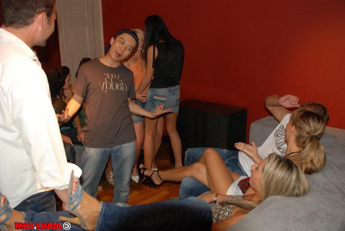 16P Hot tight ass babes at a wild Nashville sex party
